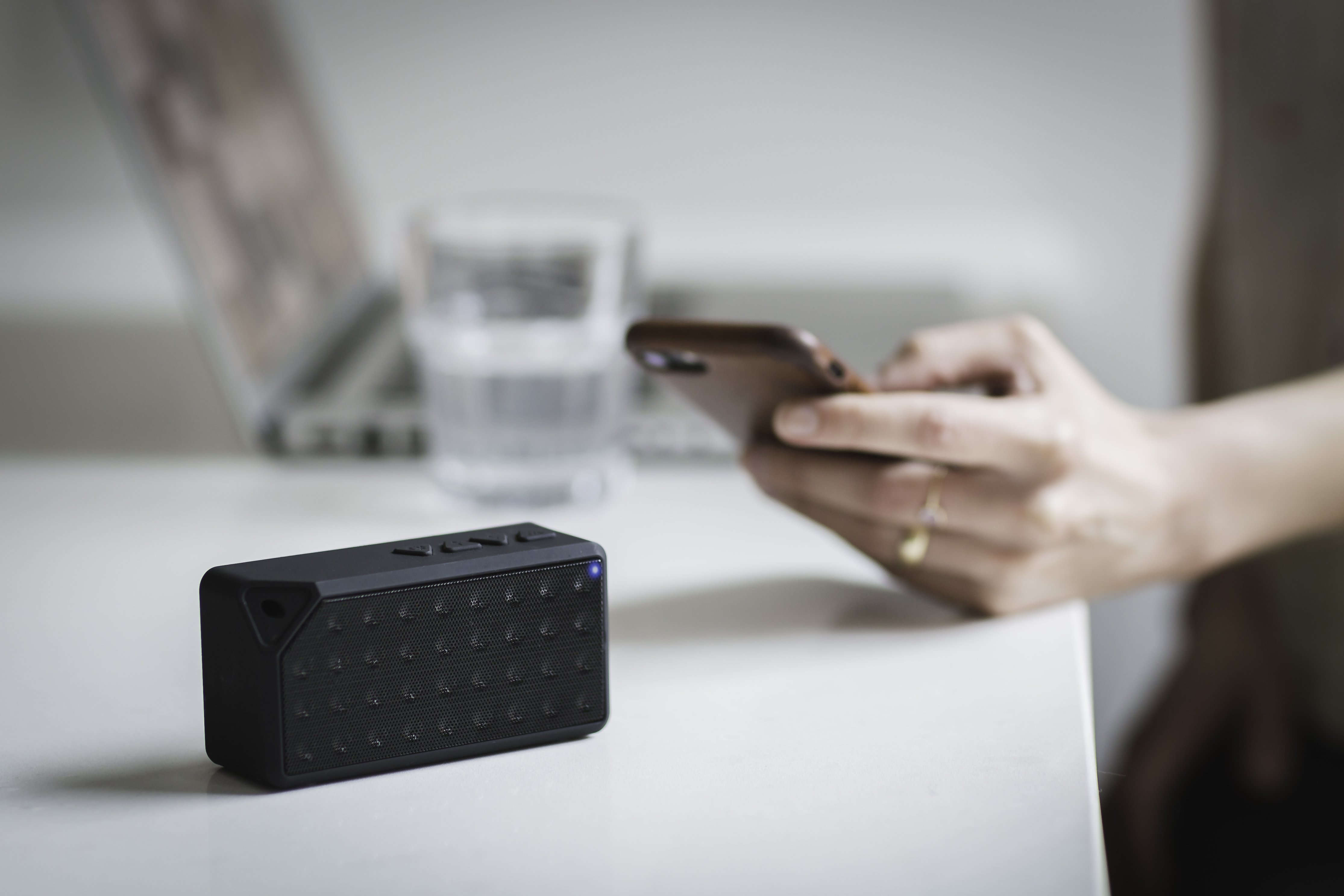 portable-bluetooth-music-speaker_4460x4460